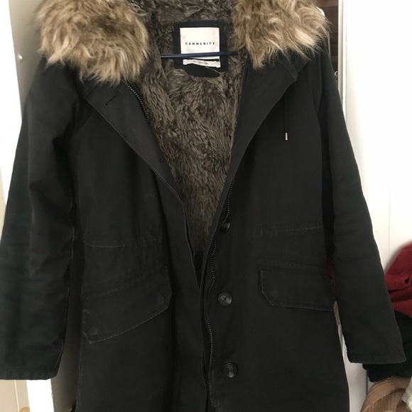 Aritzia parkas ( winter coat ) - Picture 2 of 7